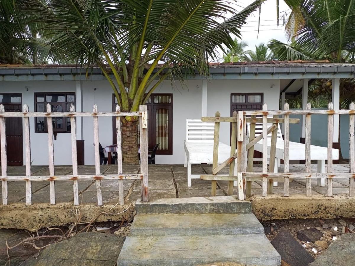 Hotel Rainbow Surf Beach à Koggala Extérieur photo