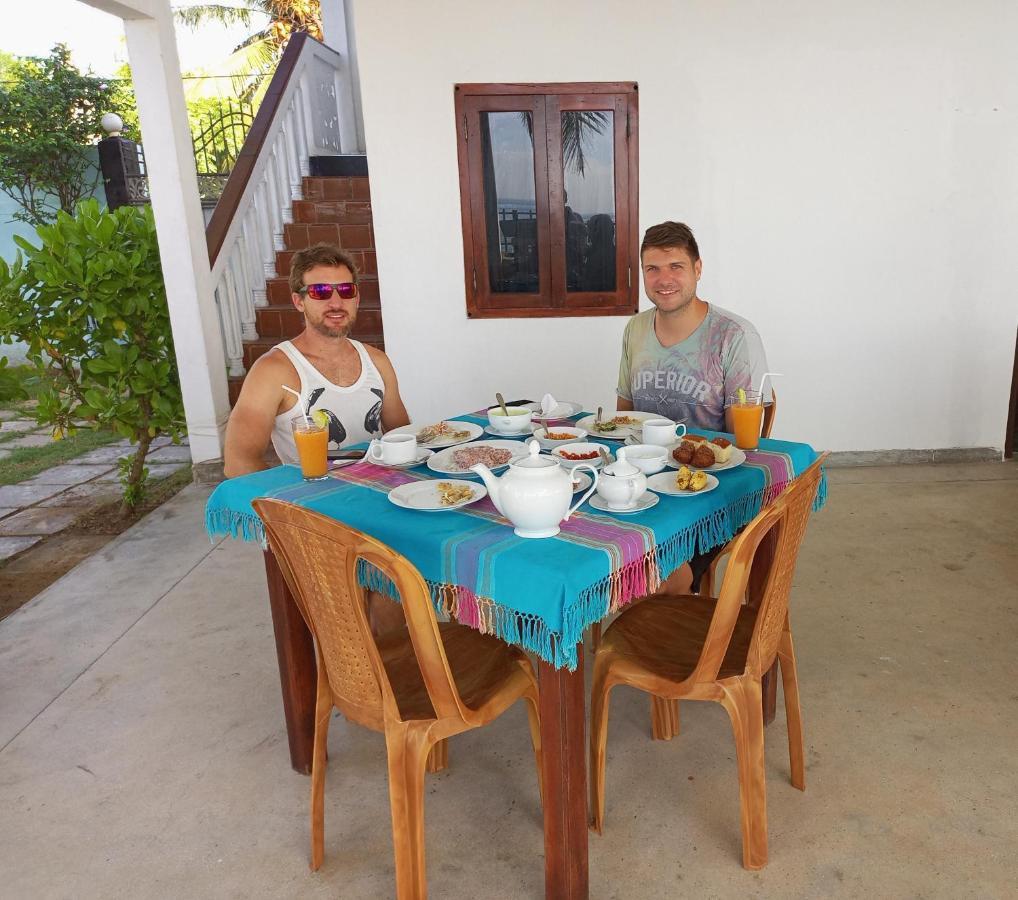 Hotel Rainbow Surf Beach à Koggala Extérieur photo