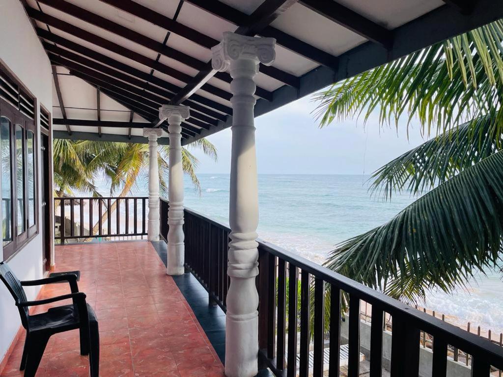 Hotel Rainbow Surf Beach à Koggala Extérieur photo