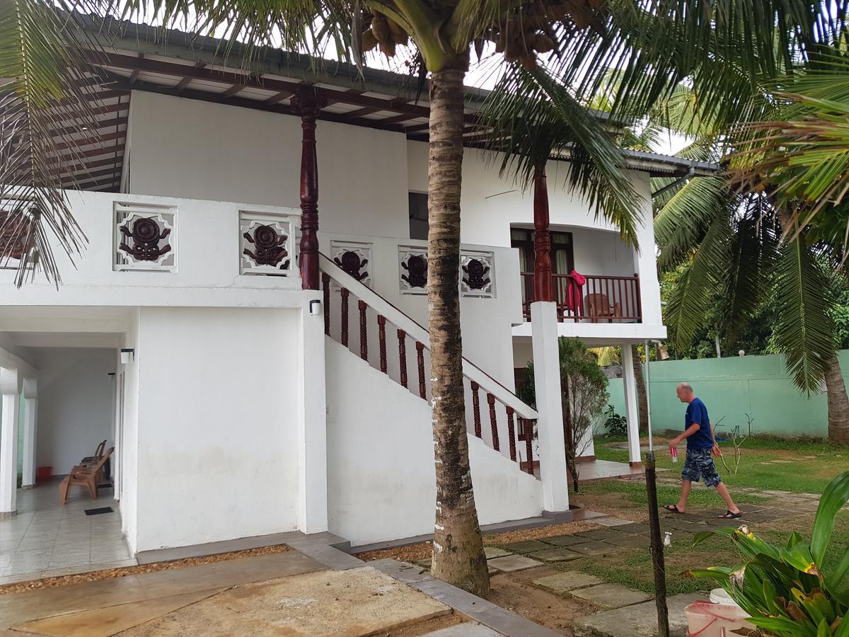 Hotel Rainbow Surf Beach à Koggala Extérieur photo
