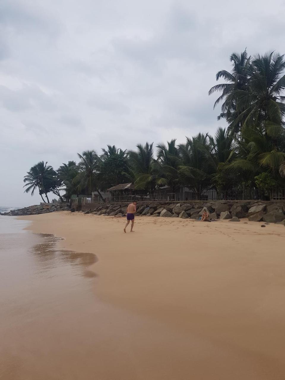 Hotel Rainbow Surf Beach à Koggala Extérieur photo