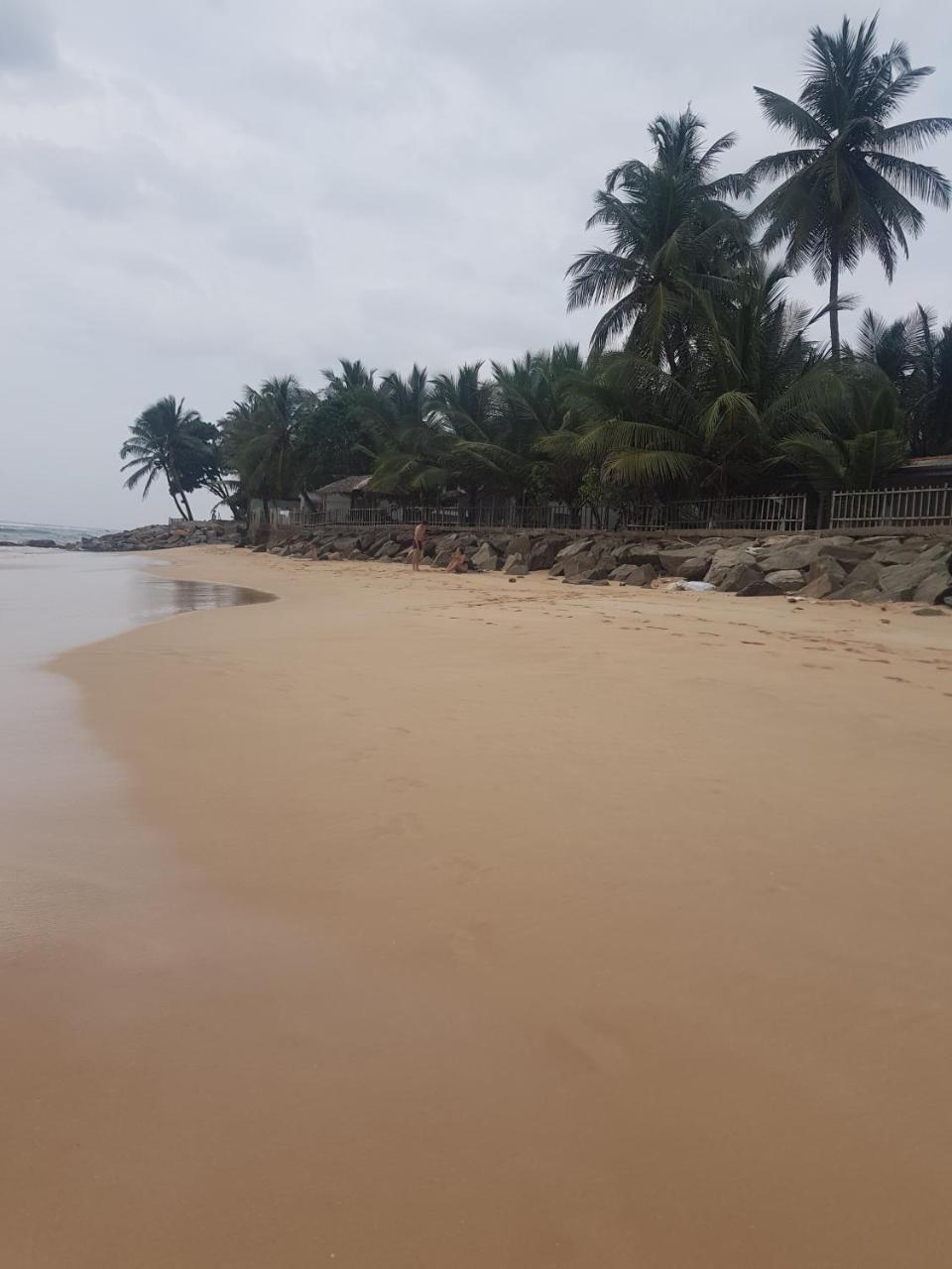 Hotel Rainbow Surf Beach à Koggala Extérieur photo