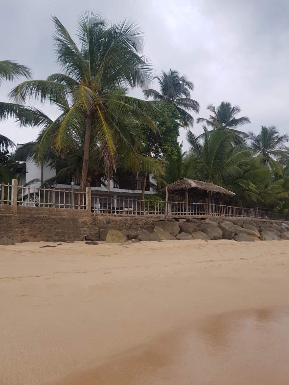 Hotel Rainbow Surf Beach à Koggala Extérieur photo