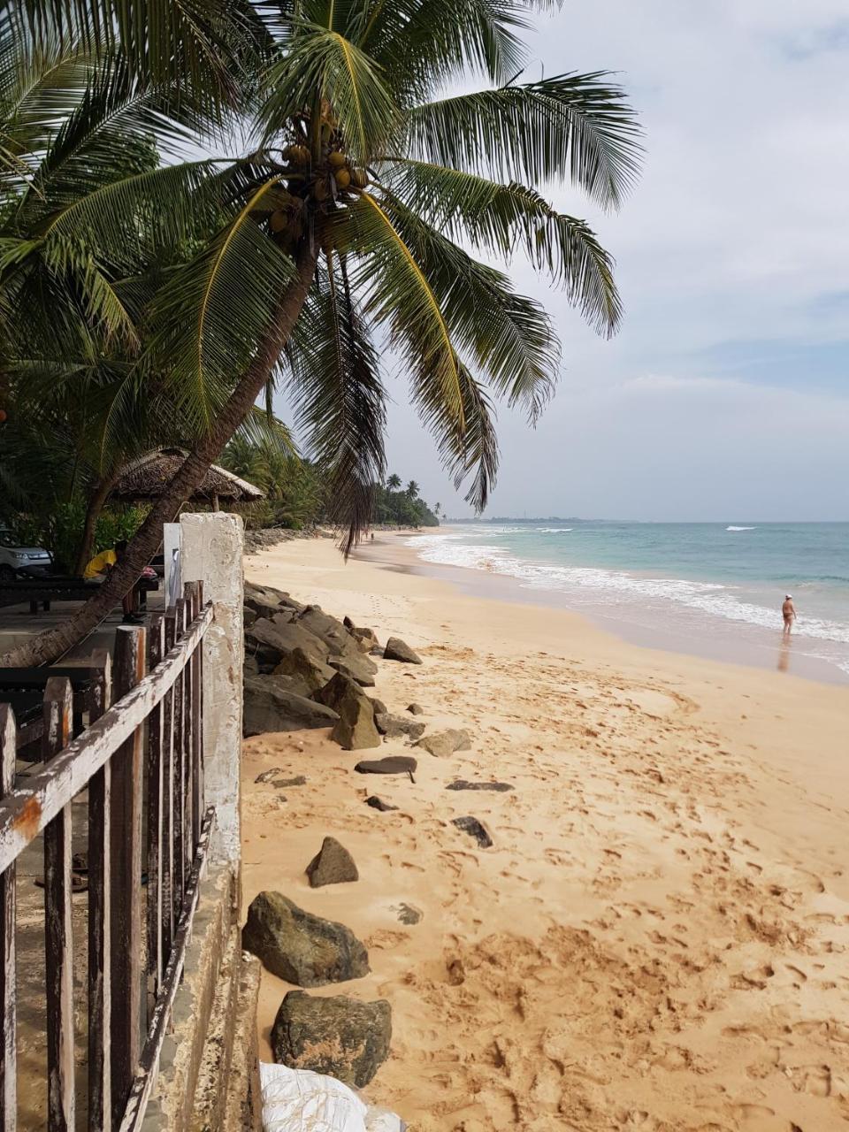 Hotel Rainbow Surf Beach à Koggala Extérieur photo