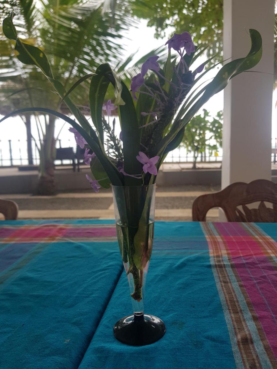 Hotel Rainbow Surf Beach à Koggala Extérieur photo
