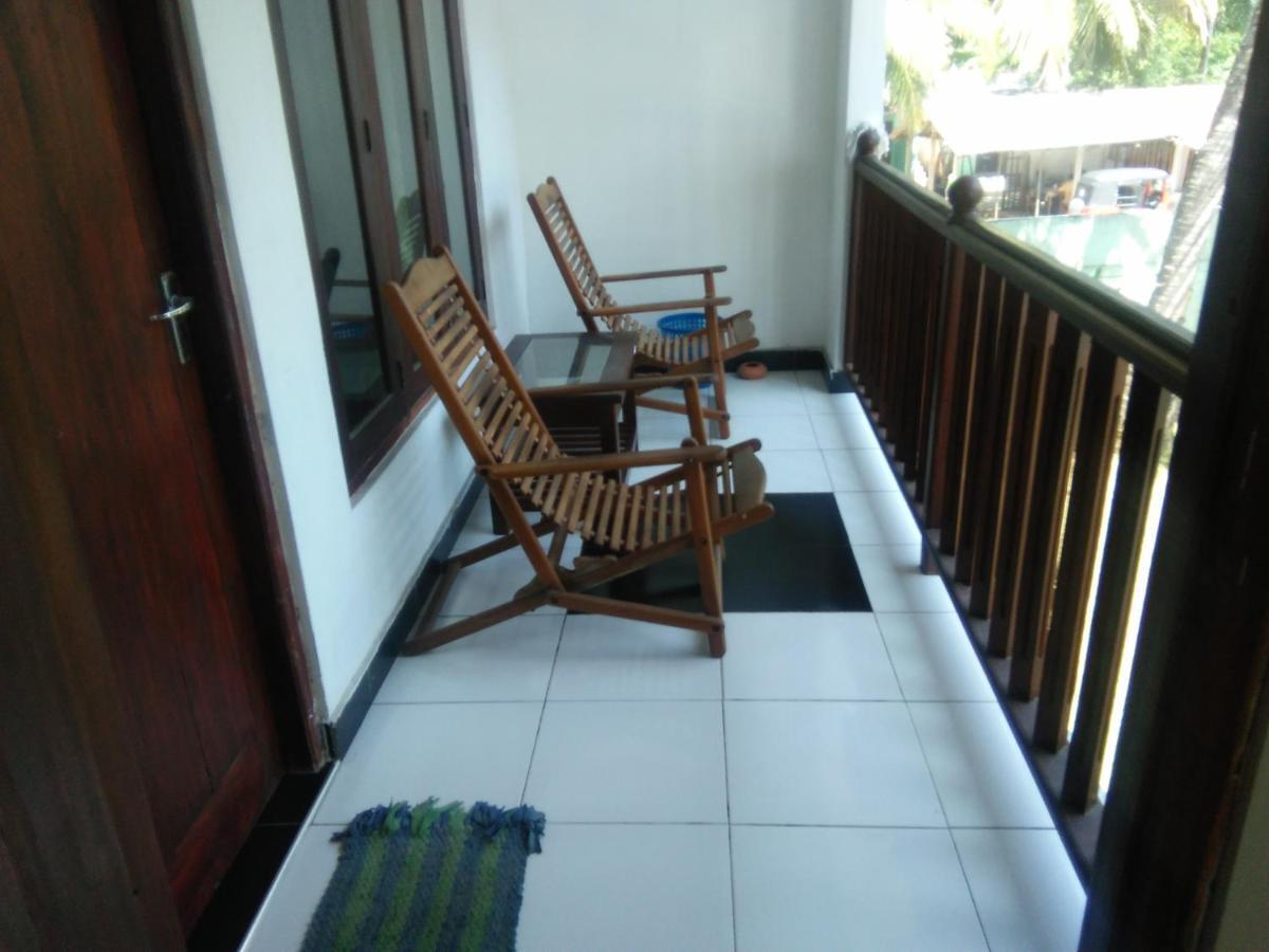 Hotel Rainbow Surf Beach à Koggala Extérieur photo