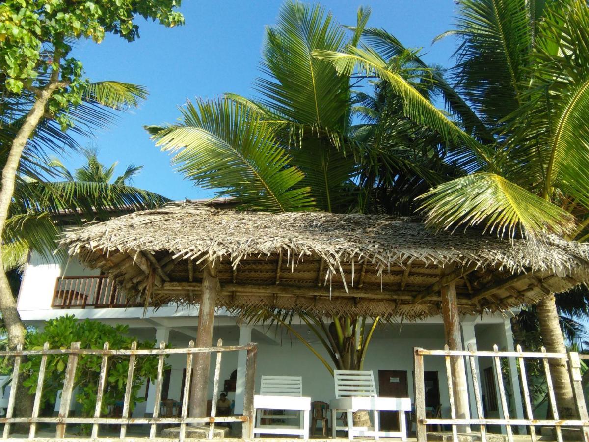 Hotel Rainbow Surf Beach à Koggala Extérieur photo