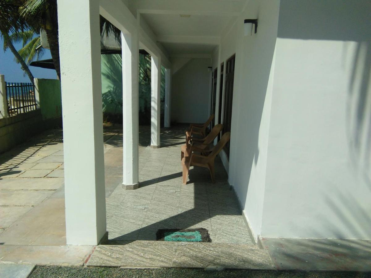 Hotel Rainbow Surf Beach à Koggala Extérieur photo