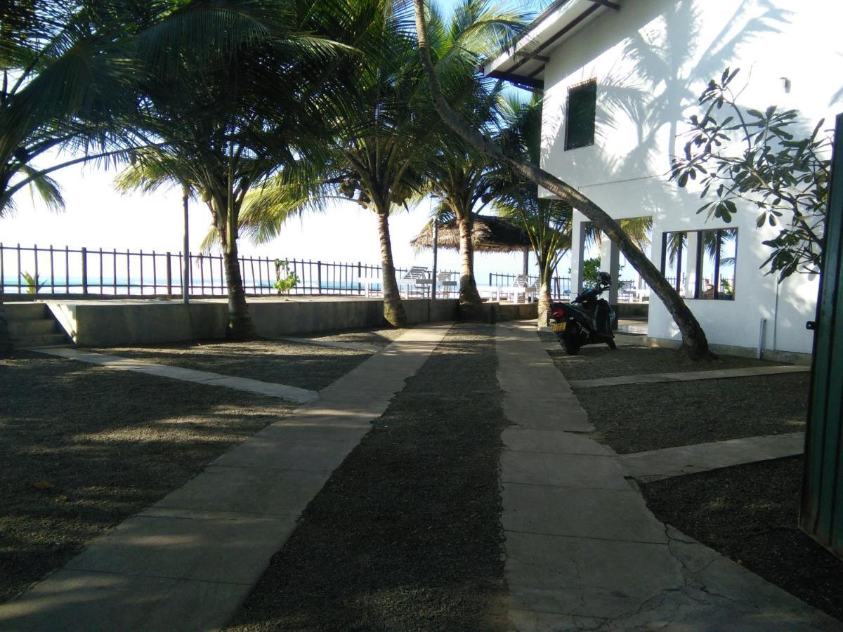Hotel Rainbow Surf Beach à Koggala Extérieur photo