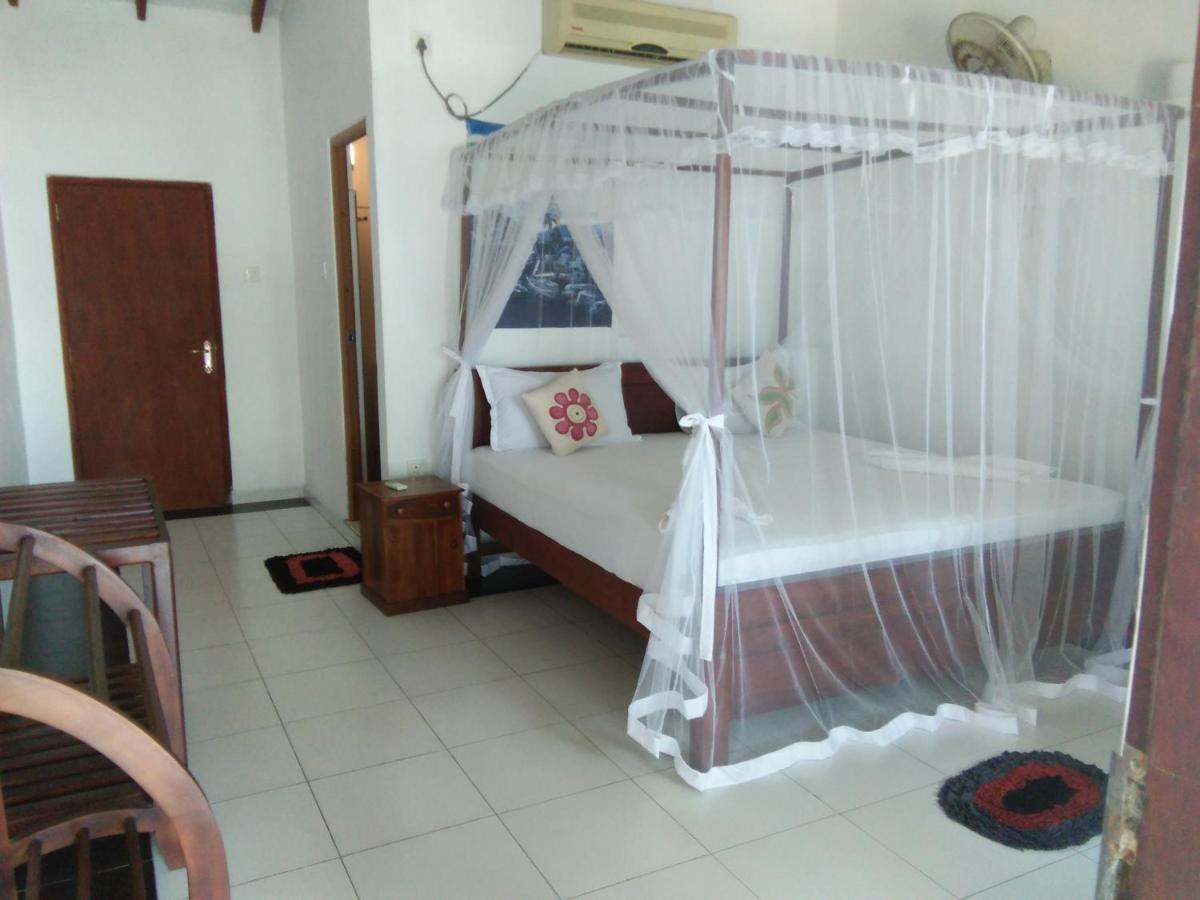 Hotel Rainbow Surf Beach à Koggala Extérieur photo