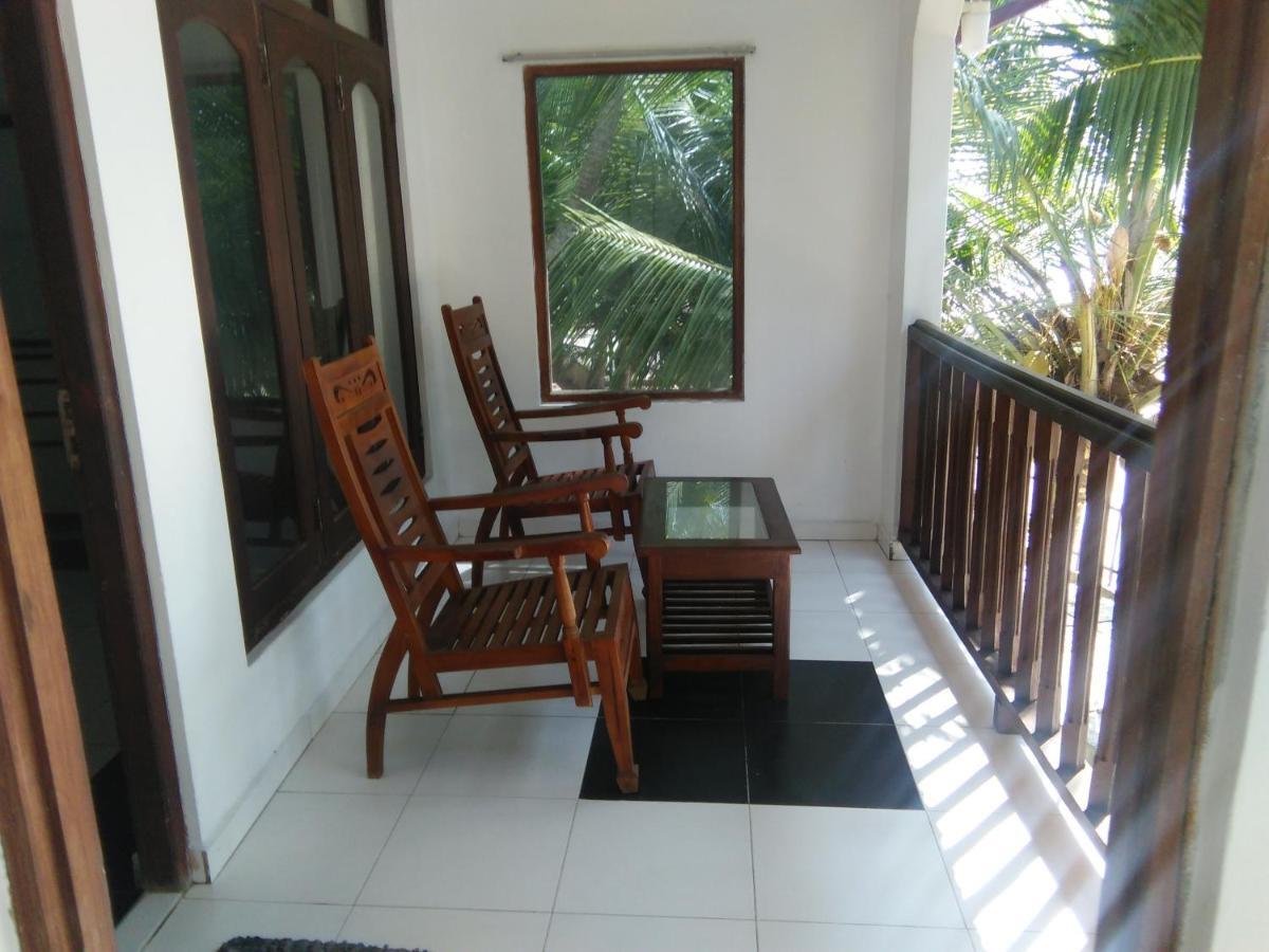 Hotel Rainbow Surf Beach à Koggala Extérieur photo