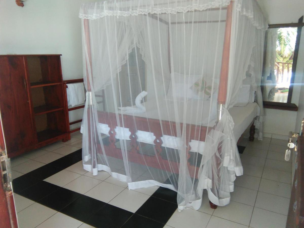 Hotel Rainbow Surf Beach à Koggala Extérieur photo